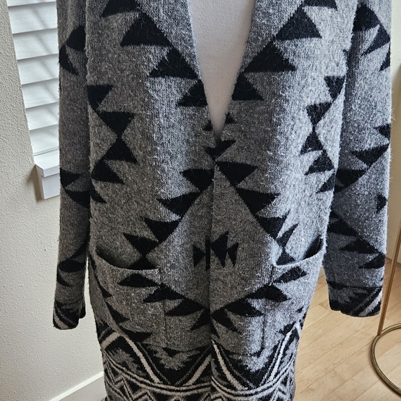Frye Cardigan Grey Black Aztec Print Open Front Sweater Duster Pockets Sz L - Picture 4 of 8